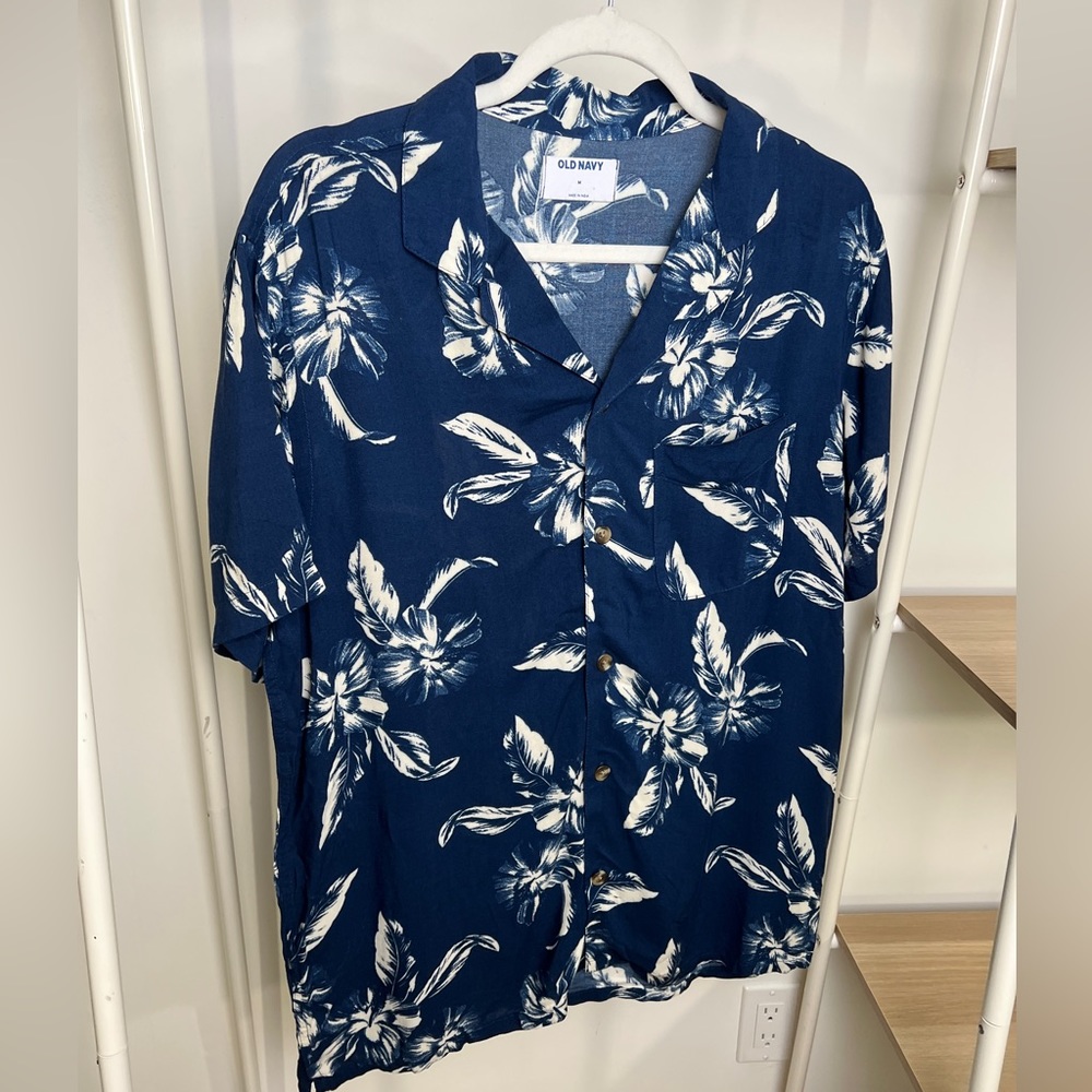 Old Navy Tropical Print Short-Sleeve Camp Shirt for Men, size M